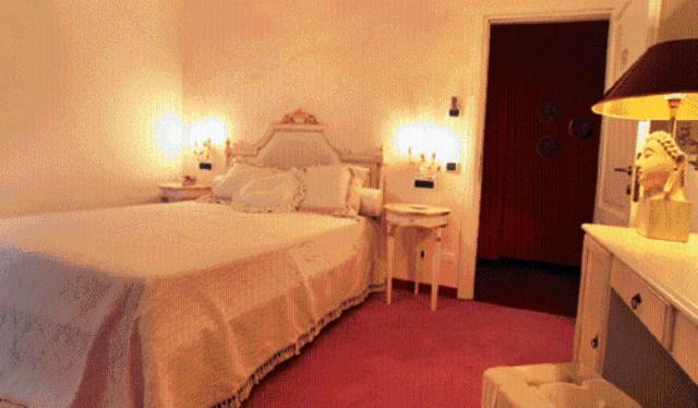 Baroni Hotel